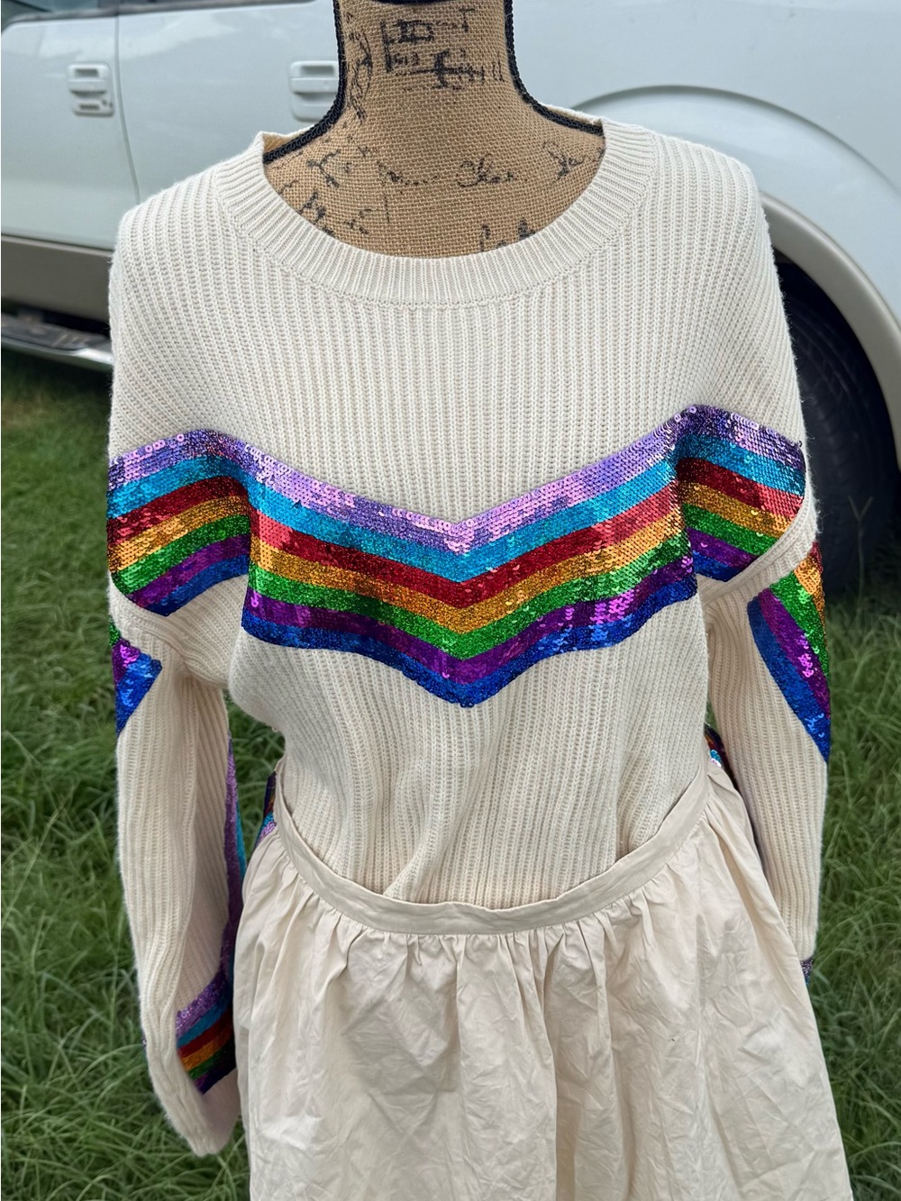 QUEEN OF SPARKLES Set Cream Sweater with Multicolor Sequin Chevron and Skorts